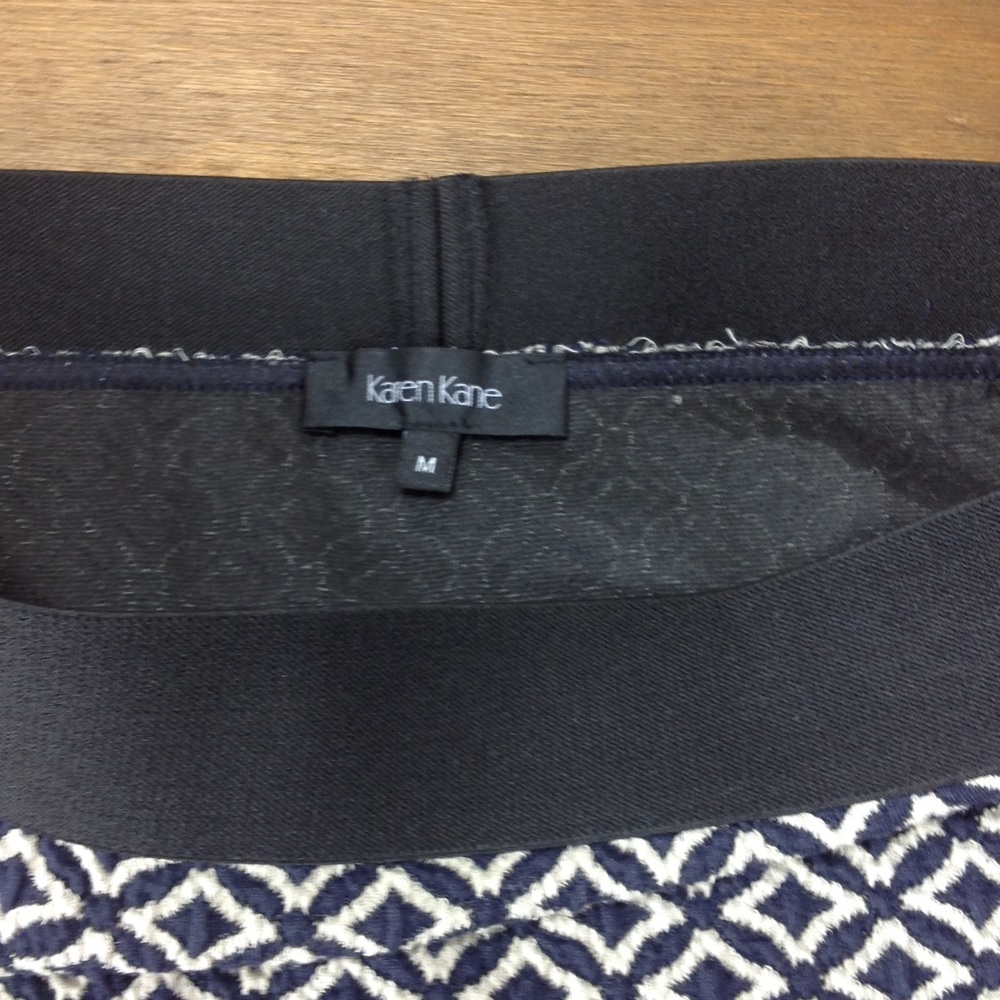 Karen Kane Blue-Cream Diamond Print Stretc… - Picture 4 of 6